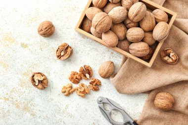 Masada lezzetli cevizli kompozisyon