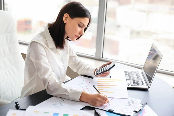 Young female accountant working in office — Stock Photo, Image