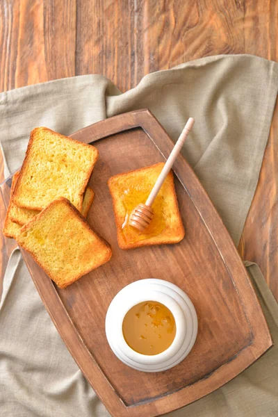 Miel sucré et pain grillé sur la table — Photo
