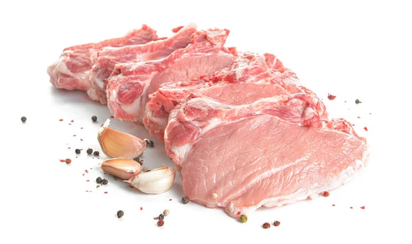 Carne de cerdo cruda con especias sobre fondo blanco —  Fotos de Stock