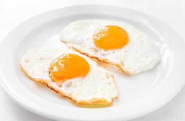 Masada leziz yumurta tabağı, yakın plan.