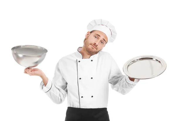 Bezmocný samec kuchař s podnosem a kloš na bílém pozadí — Stock fotografie