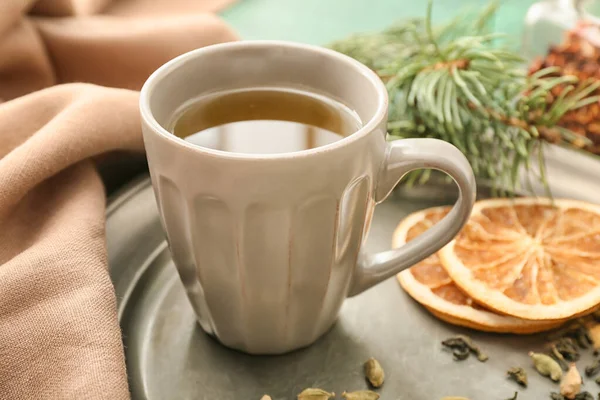 Tasse de thé chaud sur la table — Photo