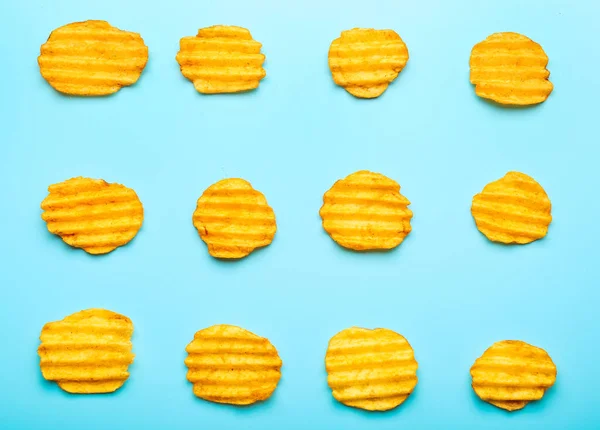 Tasty potato chips on color background — Stock Photo, Image