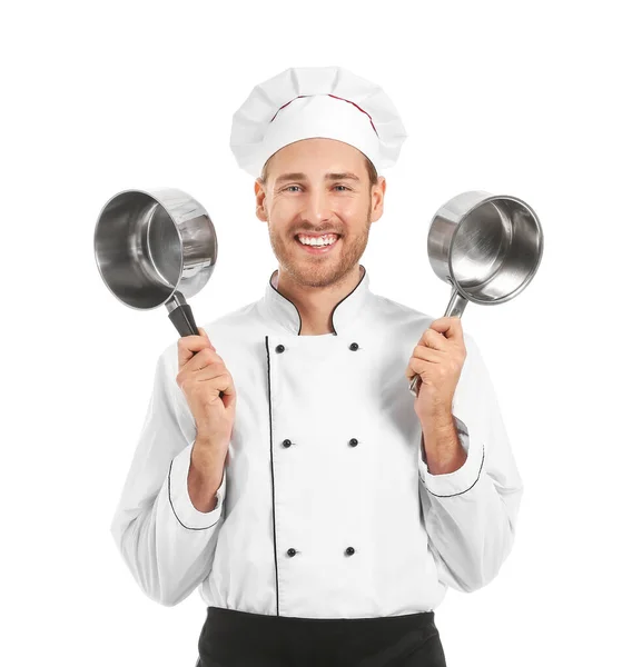 Bonito chef masculino com panelas no fundo branco — Fotografia de Stock