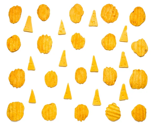 Lekkere chips en kaas op witte achtergrond — Stockfoto