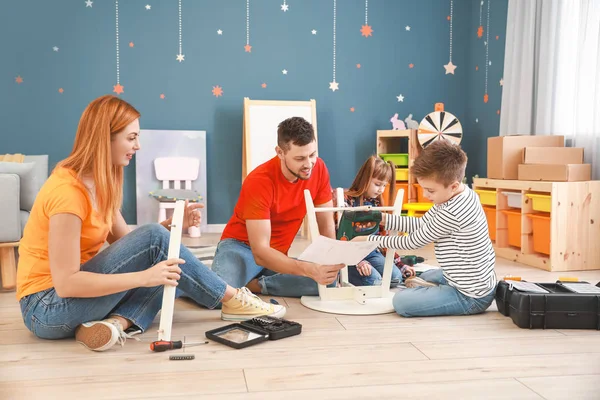 Family assembling furniture at home — Stock Photo, Image