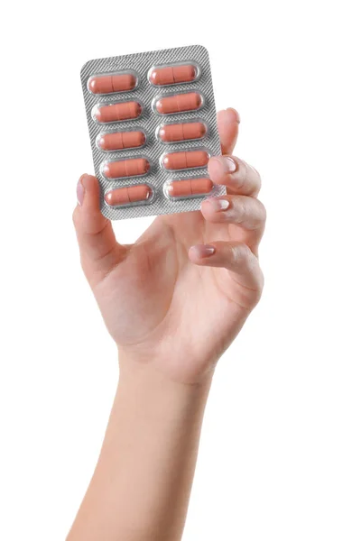 Weibliche Hand mit Pillen in Blisterverpackung auf weißem Hintergrund — Stockfoto