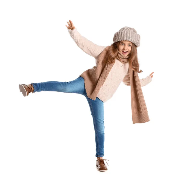 Menina feliz em roupas de inverno no fundo branco — Fotografia de Stock