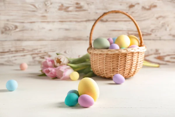 Beaux Oeufs Pâques Sur Table — Photo