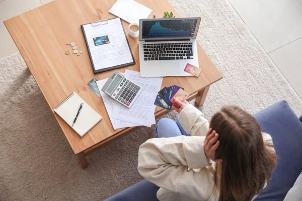 Young Woman Debt Home Top View — Stock Photo, Image