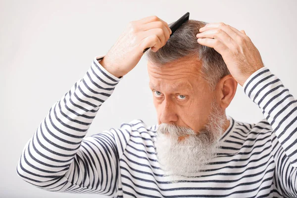 Uomo Anziano Con Problemi Perdita Capelli Casa — Foto Stock