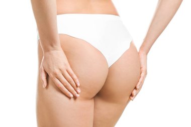 Beyaz arka planda iç çamaşırlı genç bir kadın. Estetik ameliyat kavramı