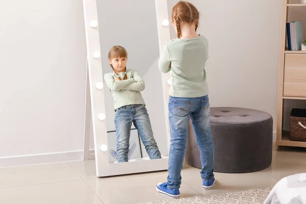 Funny Little Girl Looking Mirror Home — Stock Photo, Image