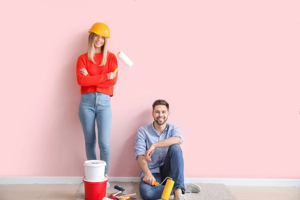 Young Couple Doing Repair New Apartment — Stock Photo, Image