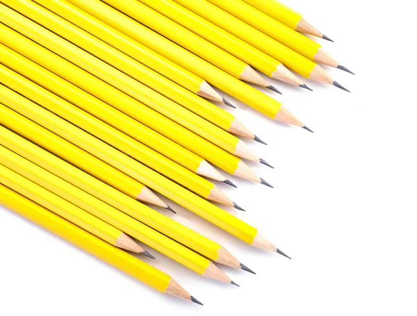 Beyaz arka plan üzerinde sıradan kalemler