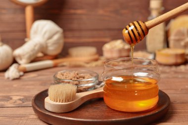 Masada spa malzemeleri ve bal ile kompozisyon
