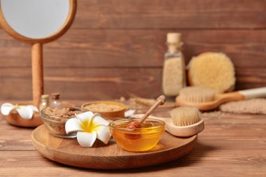 Masada spa malzemeleri ve bal ile kompozisyon