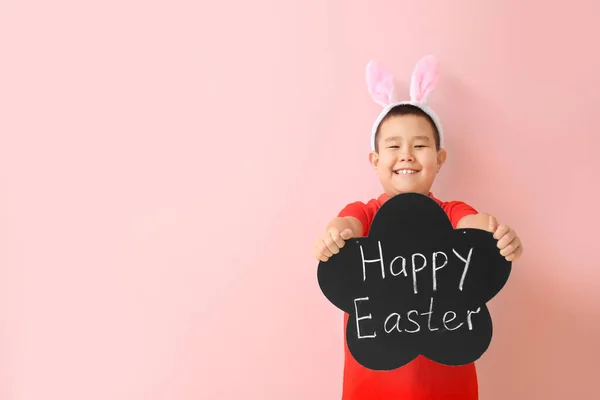 Küçük Asyalı Çocuk Elinde Yazı Tahtası Tutuyordu Renkli Mutlu Paskalyalar — Stok fotoğraf