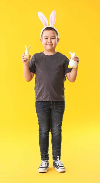 Liten Asiatisk Pojke Med Påsk Kaniner Färg Bakgrund — Stockfoto