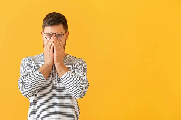 Worried Young Man Color Background — Stock Photo, Image