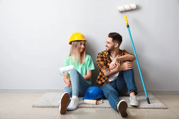 Happy Young Couple Resting Repair New House — Stock Photo, Image