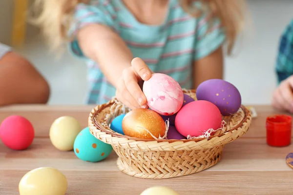 Little Girl Painted Easter Eggs Home — Stock Photo, Image