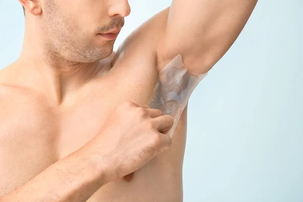 Handsome Young Man Epilating Armpits Color Background Closeup — Stock Photo, Image