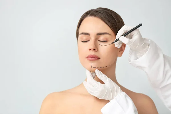 Plastic Surgeon Applying Marking Female Face Light Background — Stock Photo, Image