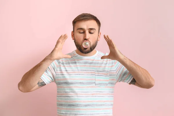 Funny Man Chewing Gum Color Background — Stock Photo, Image