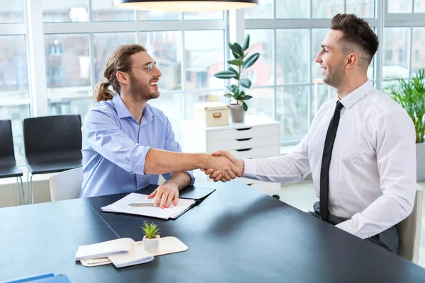 Human Resources Manager Shaking Hands Applicant Successful Interview — Stock Photo, Image