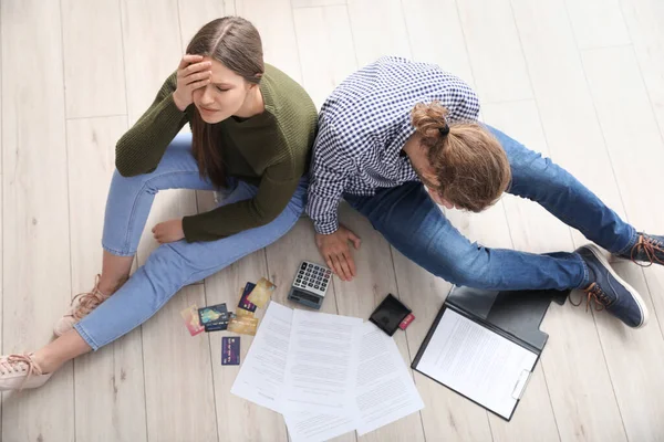 Worried Young Couple Debt Home Top View — Stock Photo, Image