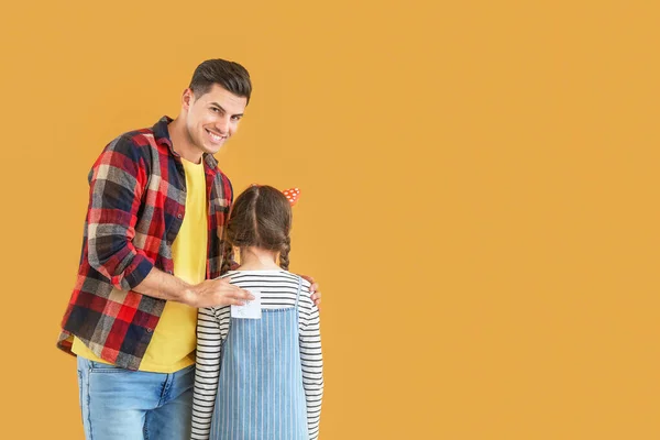 Father Playing Prank His Daughter Color Background April Fools Day — Stock Photo, Image