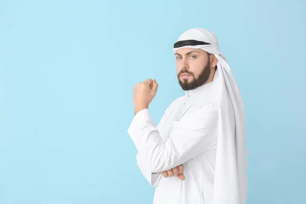 Bello Arabo Uomo Sfondo Colore — Foto Stock