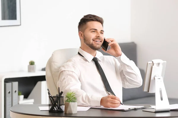 Young Businessman Talking Mobile Phone Office — Stock Photo, Image