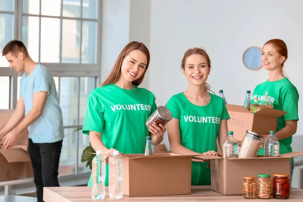 Team Volunteers Products Indoors — Stock Photo, Image