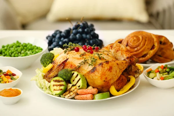 Tasty Baked Turkey Thanksgiving Day Table — Stock Photo, Image