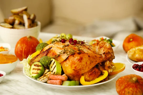 Sabroso Pavo Horno Para Día Acción Gracias Mesa — Foto de Stock