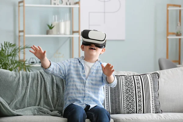 Little Boy Virtual Reality Glasses Home — Stock Photo, Image