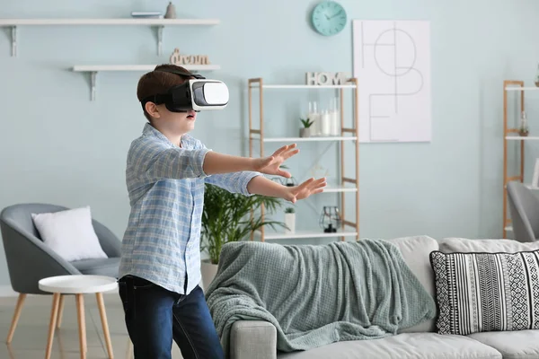 Little Boy Virtual Reality Glasses Home — Stock Photo, Image