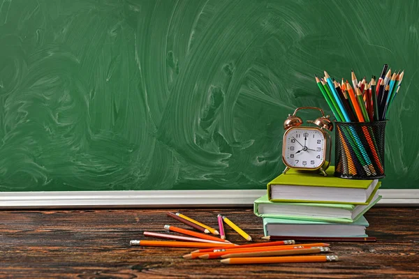 Conjunto Útiles Escolares Reloj Mesa Tiempo Para Estudiar — Foto de Stock