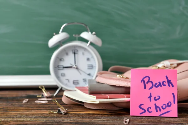 Conjunto Útiles Escolares Reloj Mesa Tiempo Para Estudiar — Foto de Stock