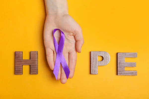 Female Hand Violet Ribbon Word Hope Color Background Domestic Violence — Stock Photo, Image
