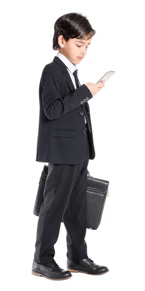 白い背景に携帯電話を持つ小さなビジネスマン — ストック写真