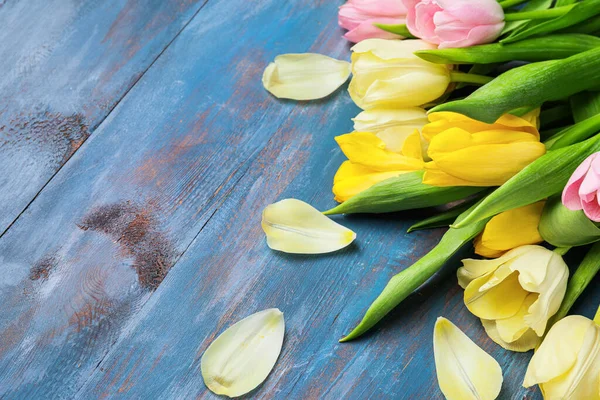 Beautiful Flowers Wooden Background — Stock Photo, Image