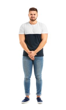 Beyaz arka planda ürolojik hastalığı olan genç bir adam.