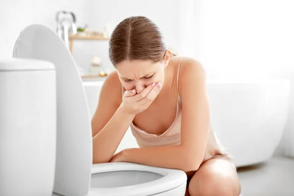 Mujer Embarazada Que Sufre Toxicosis Baño —  Fotos de Stock