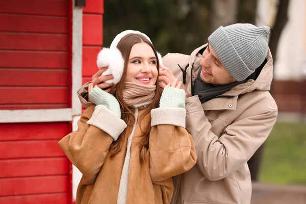 Retrato Pareja Joven Feliz Una Cita Romántica Aire Libre — Foto de Stock