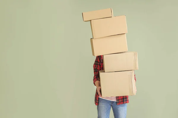 Asian Man Moving Boxes Color Background — Stock Photo, Image