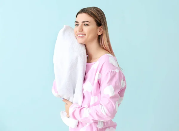 Portrait Femme Après Douche Sur Fond Couleur — Photo